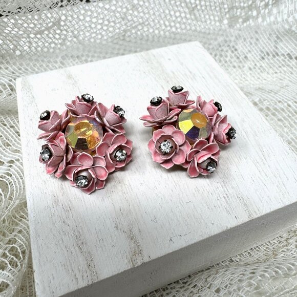 Vintage Pink Flower Rhinestone Clip-On Earrings With Sparkling Centerpiece & Pet - Picture 3 of 6